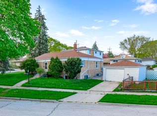 5250 Greenleaf St, Skokie, IL 60077