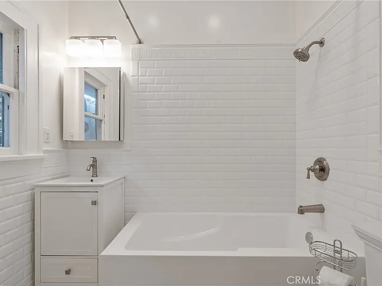 1325 E Altadena Dr — Photo 10