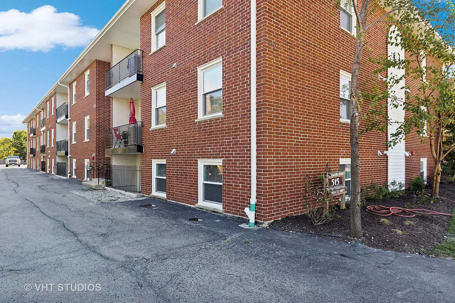 2 bed, 900 sqft, $2,050 — Photo 2