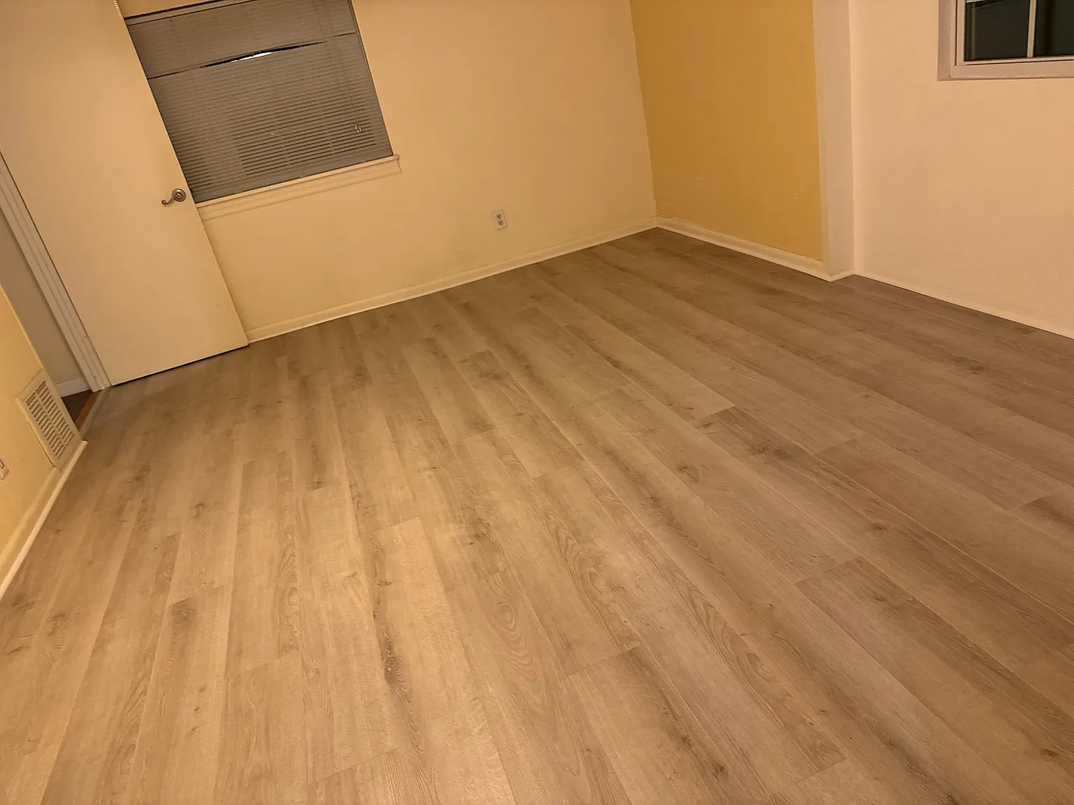 3 bed, 2488 sqft, $2,330 — Photo 2