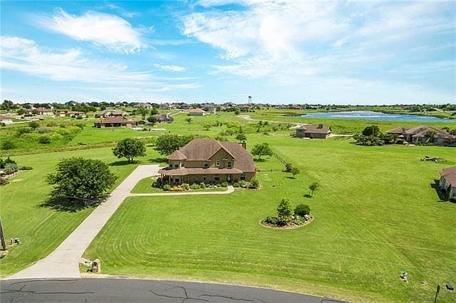 1st image of 106 Brushy Creek Trl