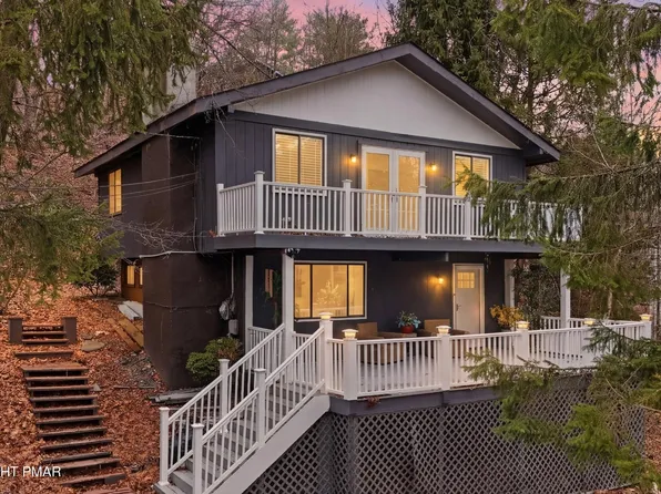 2398 Woodcrest Dr, East Stroudsburg, PA 18302