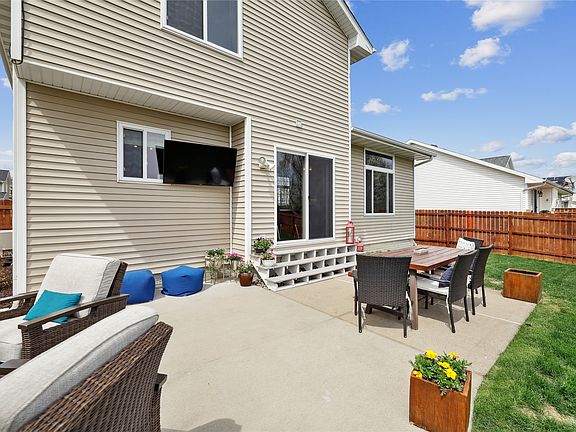 3rd image of 1085 SE Rosewood Dr