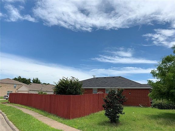 3rd image of 4700 Bearcreek Dr