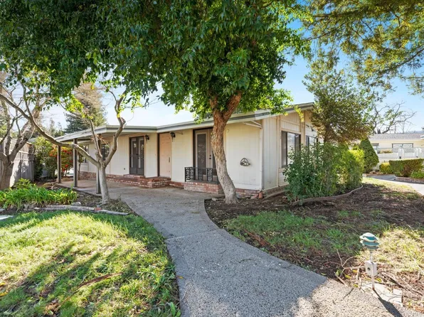 18 Laguna Seca Court, St. Helena, CA 94574