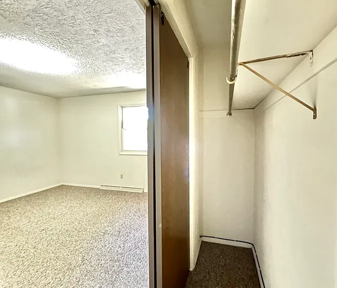 Oak Manor Dr — Photo 13