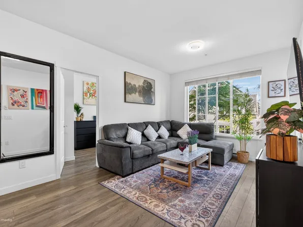 13623 81a Ave #115, Surrey, BC V3W 3N7