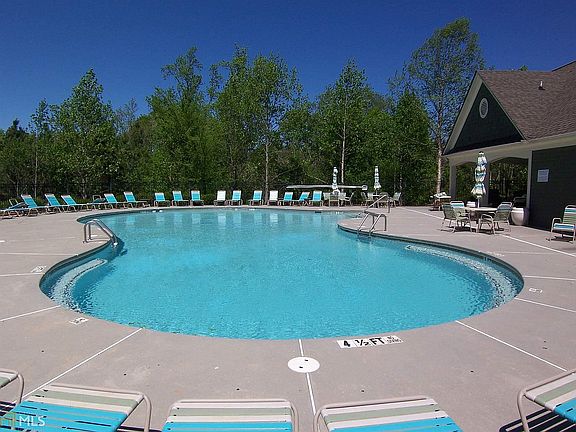 5th image of 88 Oakmont Dr
