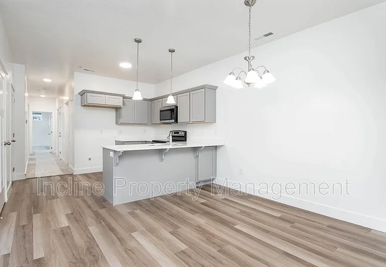 323 W 435 N — Photo 7