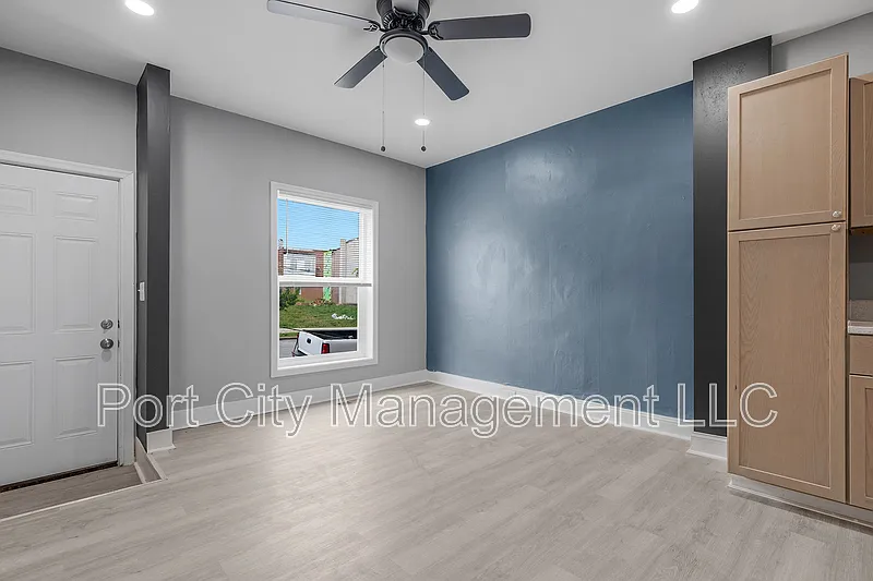 3 bed, 3.0 bath, 1234 sqft, $2,300 — Photo 3