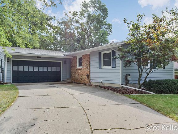 2nd image of 2716 Abigail St SE