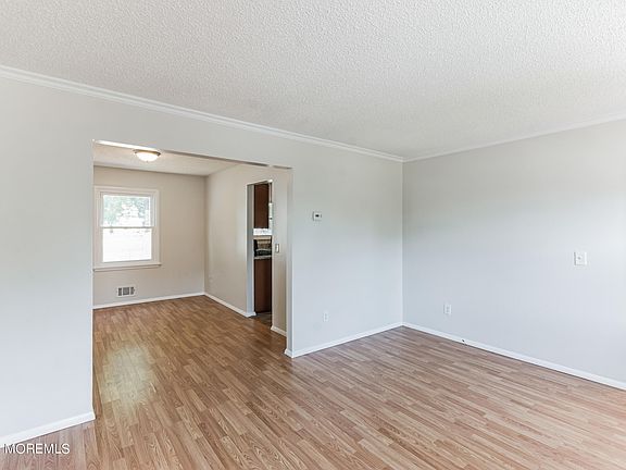 4th image of 2412 6th Avenue
