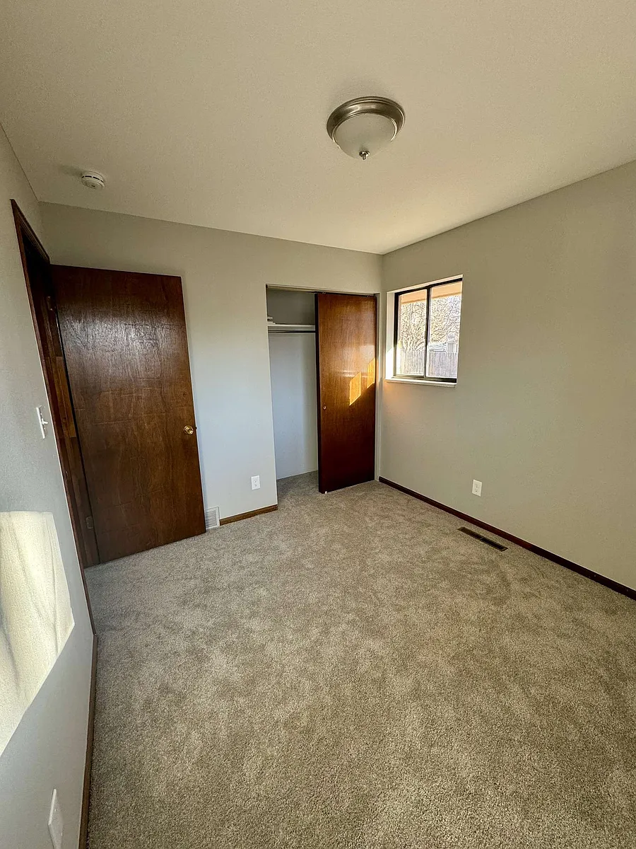 Building Photo - 512 Alpine St #1