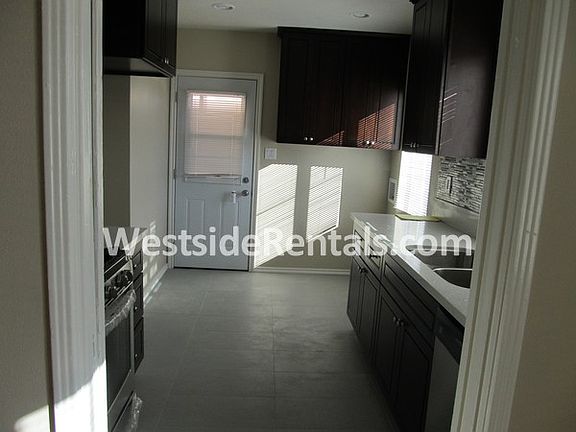 5th image of 617 N Gardner St