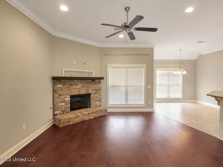 203 Buttonwood Ln — Photo 5