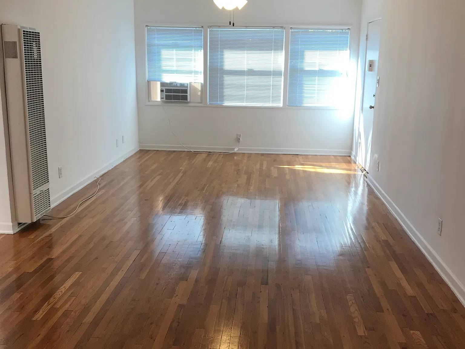 2 bed, 750 sqft, $2,250 — Photo 3