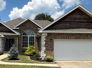 824 N Vermillion Dr, Strafford, MO 65757