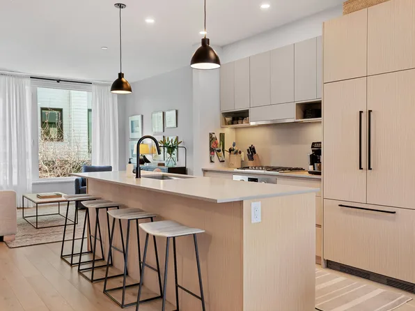 528 E 2nd St #31, North Vancouver, BC V7L 0G8