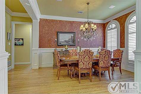 5th image of 2809 Edgewood Ln