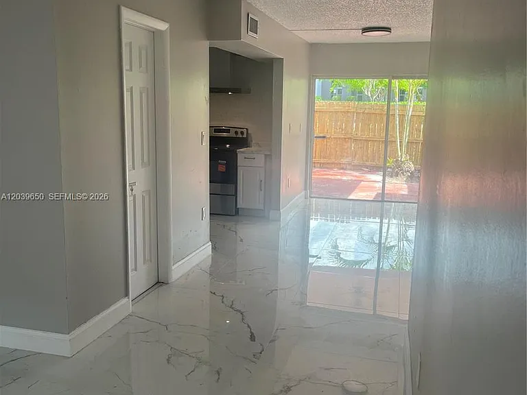 5909 SW 36th Ct #14 — Photo 8