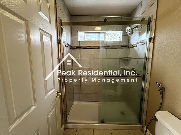 1933 Tyndrum Ln — Photo 30