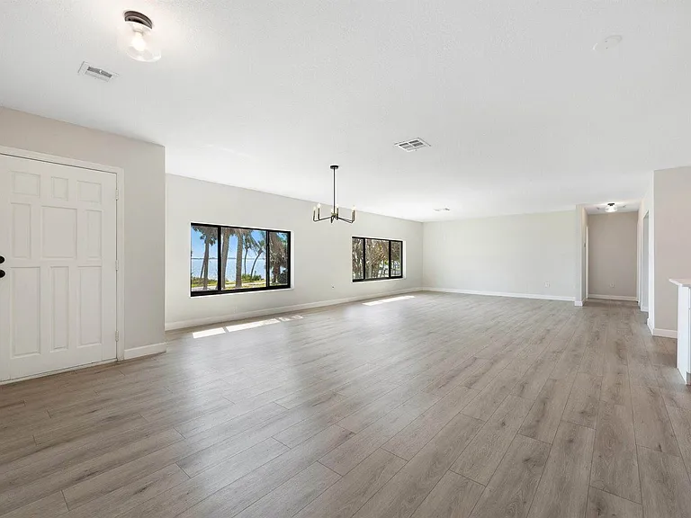 4003 S Indian River Dr — Photo 5