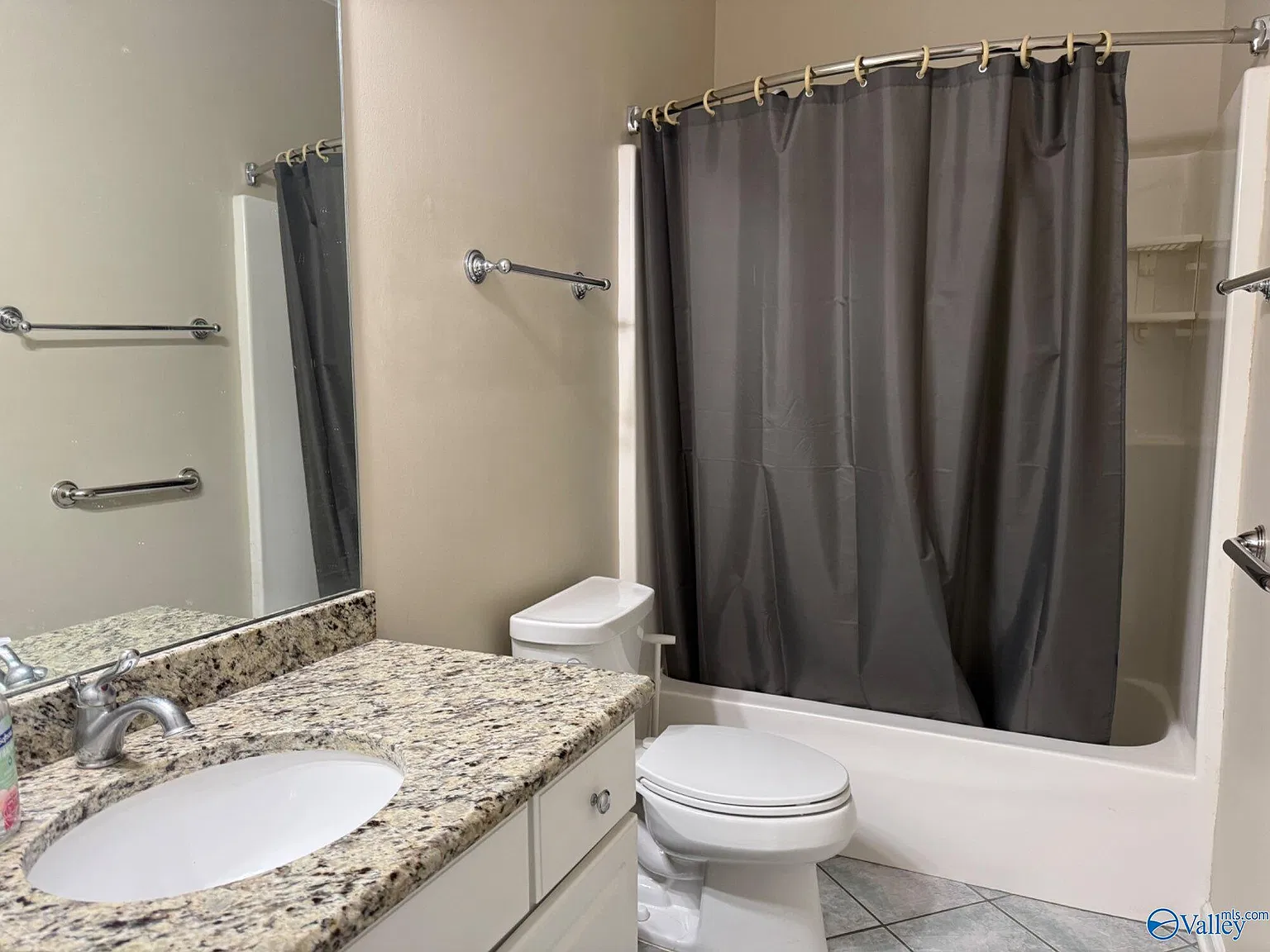 3 bed, 2.0 bath, 1971 sqft, $1,899 — Photo 2
