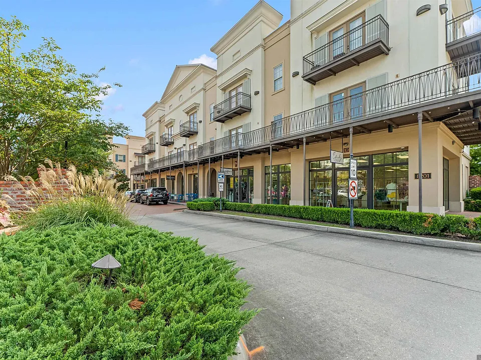 8201 Village Plaza Ct