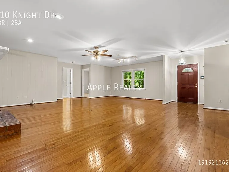 810 Knight Dr — Photo 5