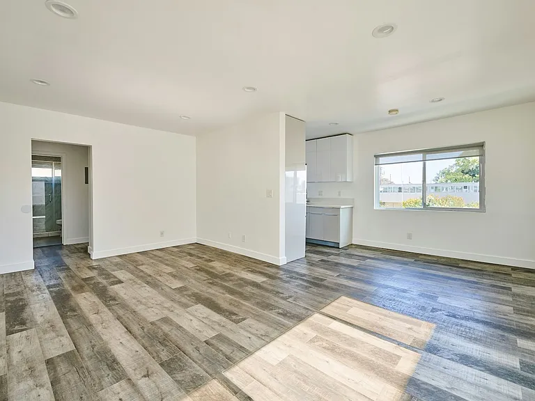 1333 W 36th Pl #3 — Photo 11