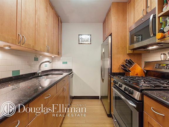 2nd image of 445 W 54th St APT 6D