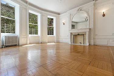 Rented by Dixon Advisory USA Inc.