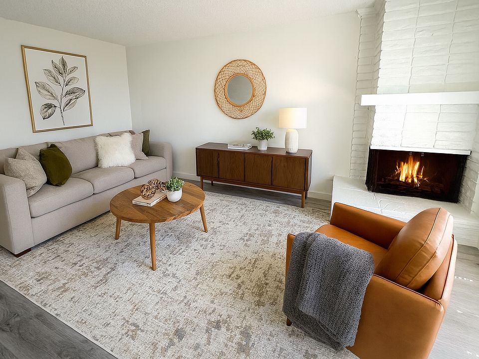 3 bedroom/2 bathroom living room