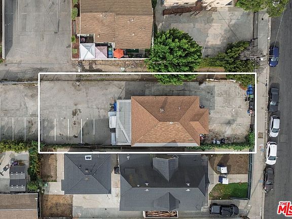 3rd image of 3417 S Catalina St