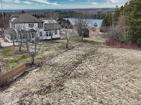5th image of 460 Red Point Rd