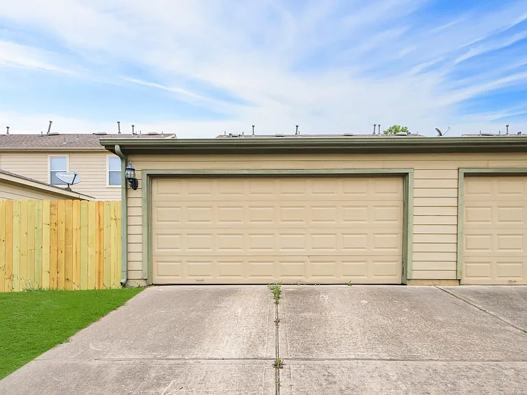 23611 Wildwood Green Way — Photo 33