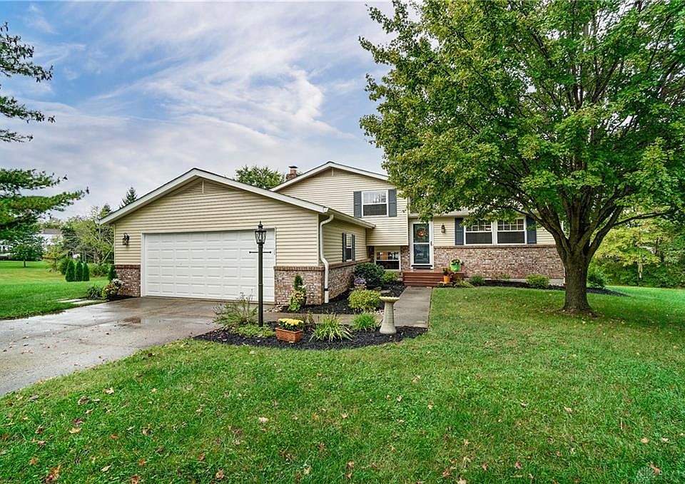 1st image of 4051 N Ascot Pl