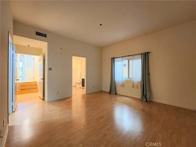 10630 Moorpark St #104 — Photo 16