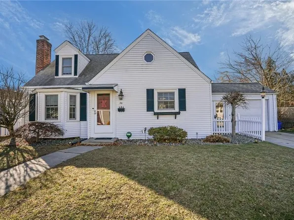 20 Maryland Dr, West Warwick, RI 02893