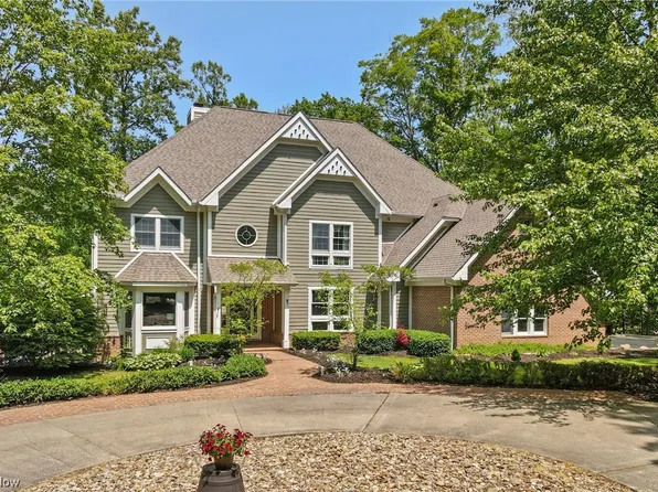 11560 Lancaster Dr, Chagrin Falls, OH 44023