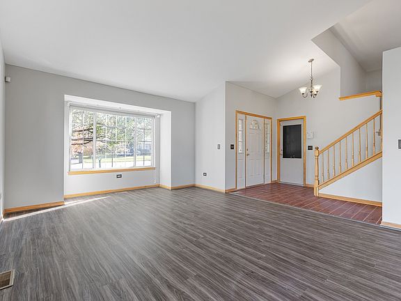 3rd image of 2253 Foxwood Dr