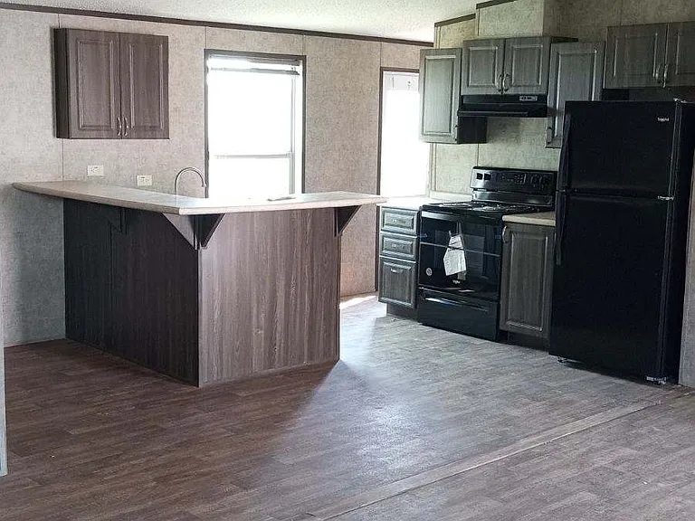 937 Bryson St NE #5 — Photo 5