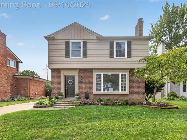 1037 W Selfridge Blvd, Clawson, MI 48017