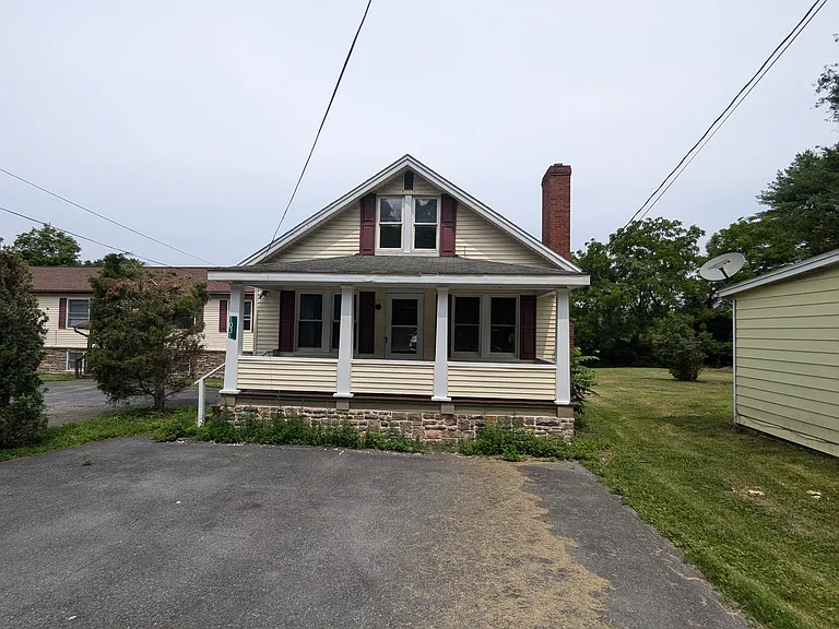 1031 Mount Tom Rd — Photo 14