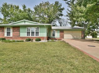 2521 Blackforest Dr, Saint Louis, MO 63129