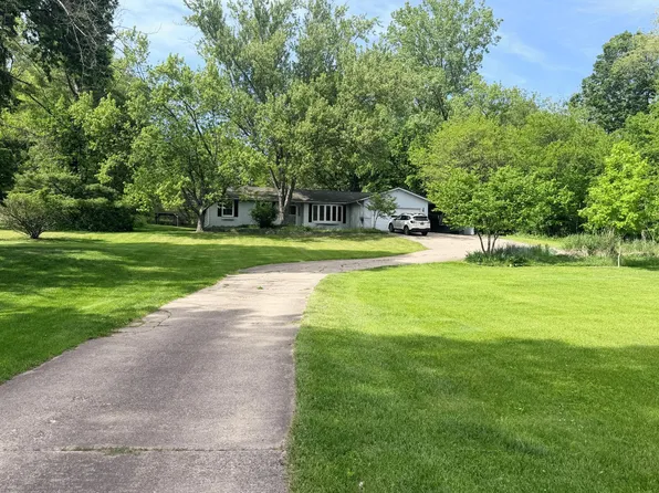 755 Grindle Dr SE, Lowell, MI 49331