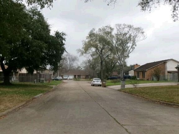 Exterior Neighborhood (street photo)