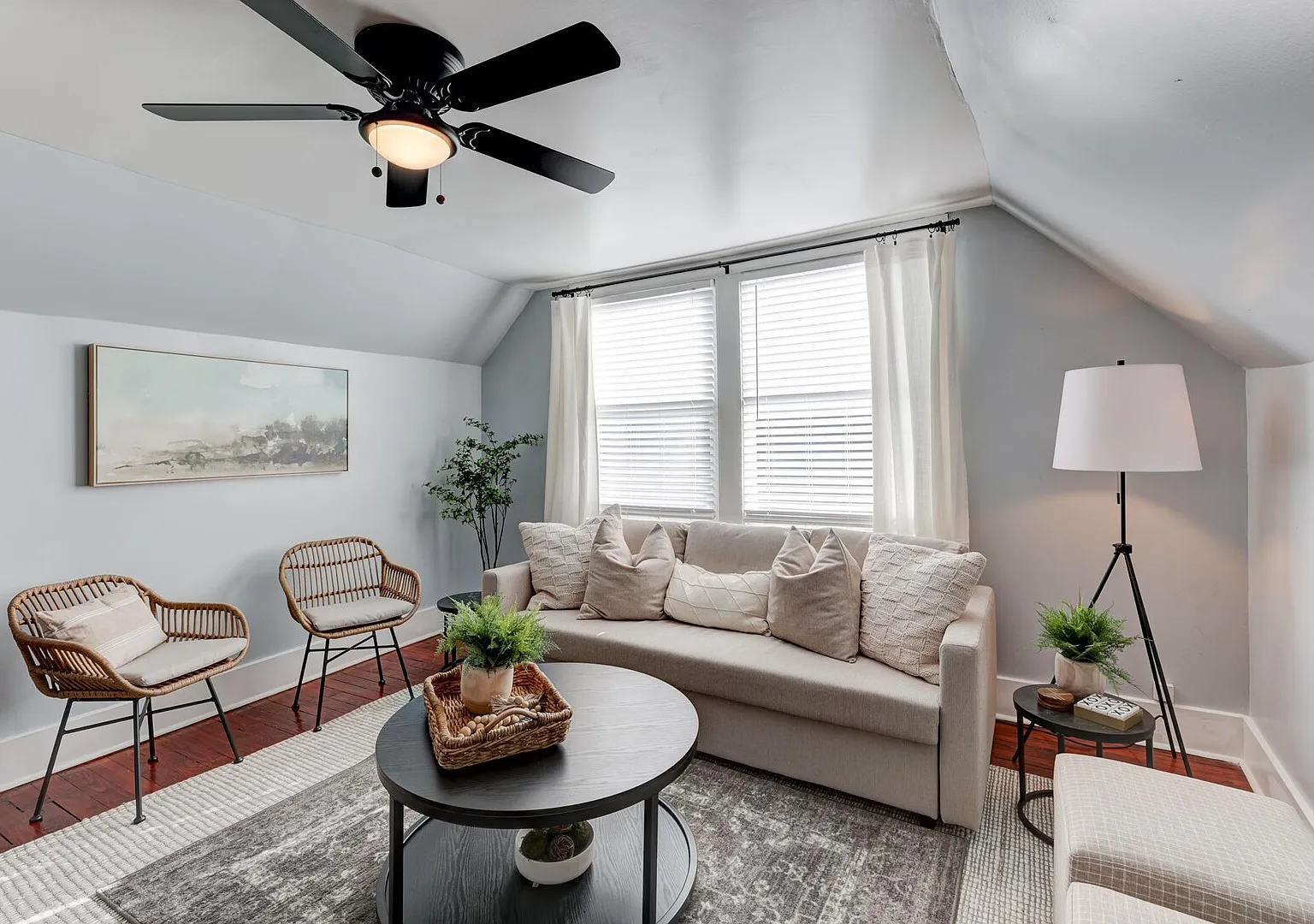 Charming 1 Bedroom Oasis — Photo 1