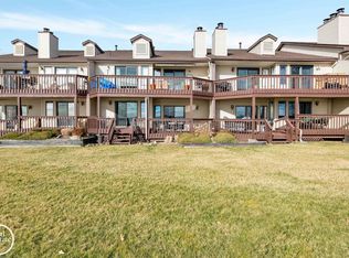 34930 Island St, Harrison Township, MI 48045