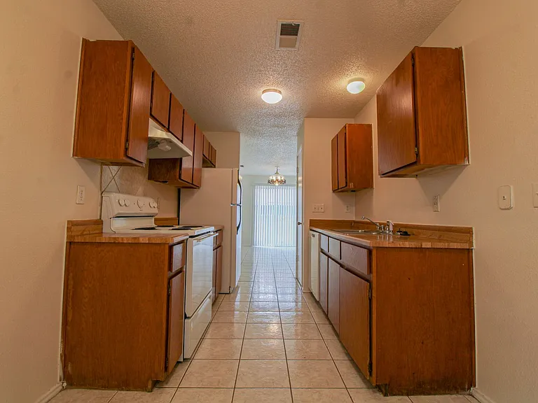 6214 Ridge Glade St — Photo 15